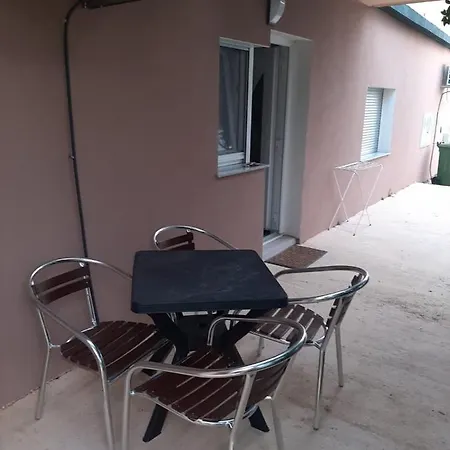 Apartmani Quattro Starigrad Paklenica Exterior photo